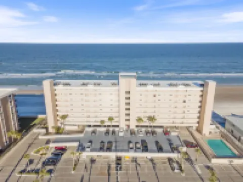Oceanfront Access and Calming Ambiance - Beautiful Top Floor Retreat Hotels in Ponce Inlet