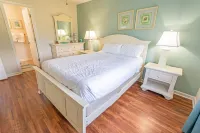 NEW! Large 2BR| River Oaks Golf | Pools | Hot Tubs Hotels in Carolina Forest