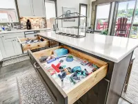 Stunning Kitchen and Balcony with Mountain Views - Luxurious Oasis Hotels in Mineral Bluff