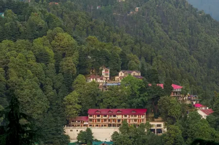 PAX HOTEL SPRING SOLANCE 150 MTR FORM GANDHI CHOWK