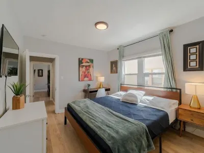 Spacious 3Br Home + Private 2Br Guest House – Ideal for Groups Hotel in zona Oakland Zoo