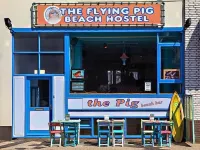 The Flying Pig Beach Hostel 酒店