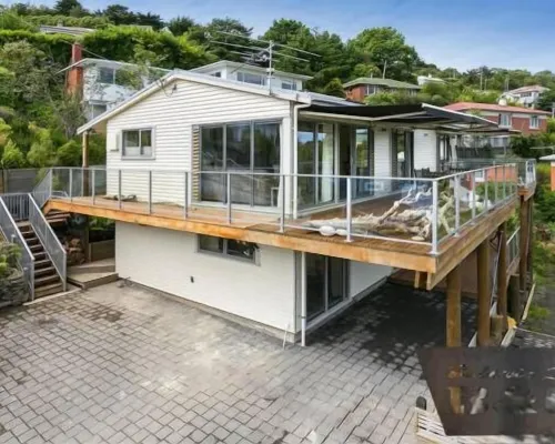 Baldwin Street Bnb Hotels near Baldwin Street