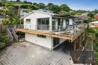 Baldwin Street Bnb Hotels in North East Valley
