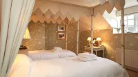 Newmarket Cottage - С бассейном
