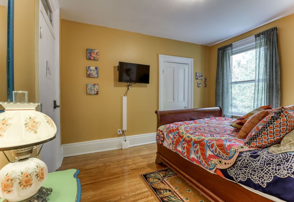 Pangea House (Gananoque) - 2026 Prices, Reviews & Deals | Trip.com