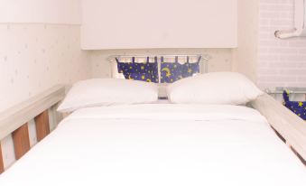 Stunning and Comfy Studio Apartment Transpark Juanda