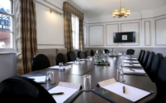 Macdonald New Blossoms Hotel