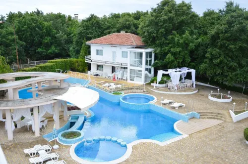 Villa Bellevue -Golden Sands Nature Park - Parking