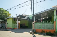 RedDoorz Near Kejaksan Station Cirebon 2 Hôtels à : Kejaksan