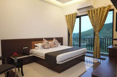Hotel White Lotus Hotels near Kali Kalyan Dham shakti peeth,Varda