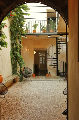 Fixie Lofts - Colonial Villa Suites with Pool - Apartments