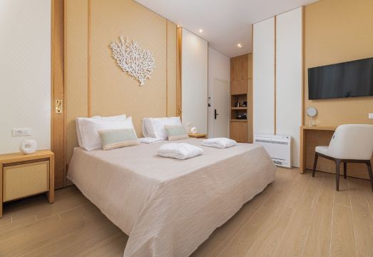 12번째 시티 호텔의 깨끗한 침실