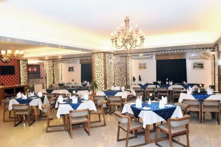 La Villa Bogura Отели рядом с достопримечательностью «Malotinagar Staff Quarter Playground»