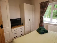 Luxury 2-bed Lodge in Routh, Sleeps 4 With Hot Tub
