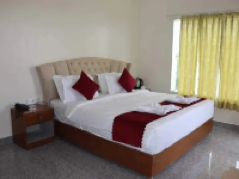 Oak Trek resort Hotels in Lansdowne