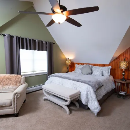 Luxury 6Br Solitude Ge- Indoor Bball Court, Private Tub 6 Bedroom Home by Redawning