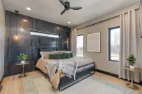 私人高爾夫模擬器、火坑和山景靠近多莉山新建的後九洞度假屋