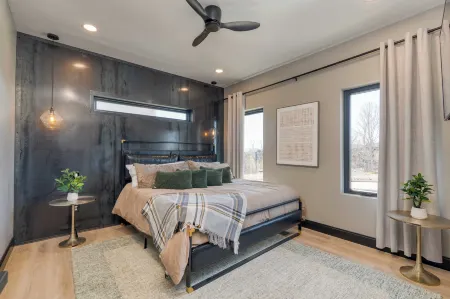 The Back Nine Retreat by AvantStay Private Golf Sim, Firepit & Mountain Views Near Dollywood