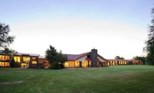 Distinction Mackenzie Country Hotel