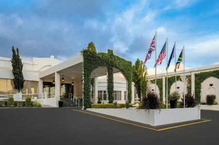 Lord Charles Hotel Отели в г. Сомерсет-Уэст