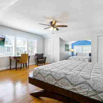 Comfortable Rooms Near All Nola Hot Spots Rooms