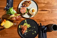Pyramid Lake Lodge - breakfast