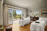 Parklands Country Gardens & Lodges Blue Mountains Hotels in Blackheath