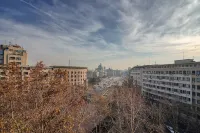 Maccani Black Luxury Suites