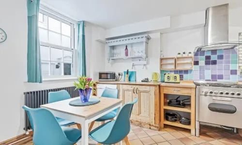 Pebble Mews House - Sleeps 6 to 8 Guests - Bungalows