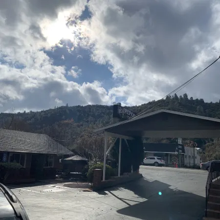 Mariposa Lodge