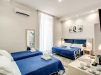 Napoli's Gold Hotel Các khách sạn gần Quảng trường Piazza Cavour
