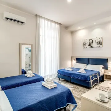 Napoli's Gold Hotel