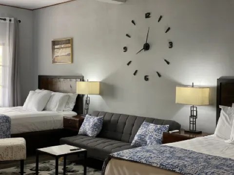 M&M Zavala Hotel and B&B โรงแรมใน