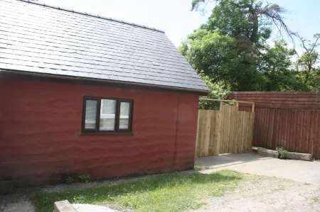 The Nook - Farm Park Stay with Hot Tub, BBQ & Fire Pit Отели в г. Кросс Хандс