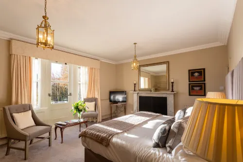 The Burgoyne - Stunning Hotel with Amazing Views and Impeccable Service - parking
