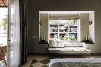 Meno House - Adults Only