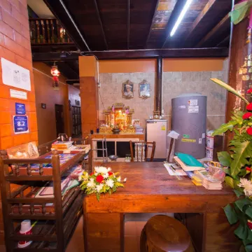 Baan Are Gong Riverside Homestay Отели рядом с достопримечательностью «Железнодорожная станция Аютхаи»