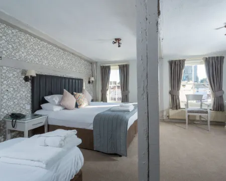 The Dog & Bear Hotel Hotels in Lenham