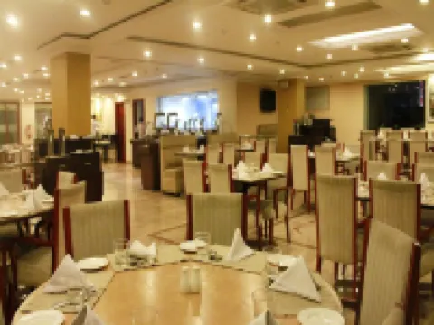 ロイヤル サロヴァー ポーティコ シリグリ シリグリのホテル