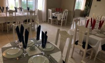 Retreat Guesthouse Luxury Suites