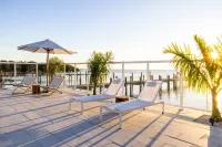 Pines & Palms Resort Hotels in Islamorada