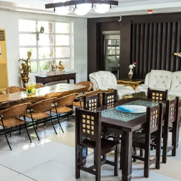 Quezon Premier Hotel Candelaria