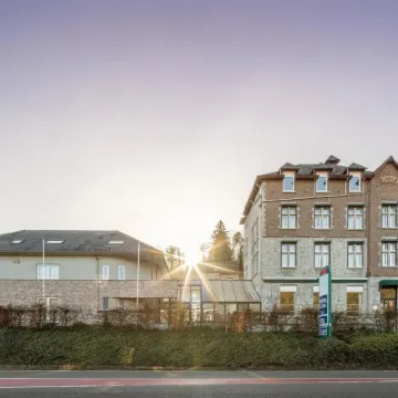 New Hotel de Lives Hotels near Couvent des Soeurs de Notre-Dame (Convent of the Sisters of Notre-Dame)