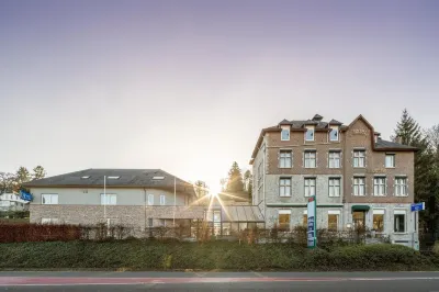 New Hotel de Lives Hotels near Passion Garden Theater