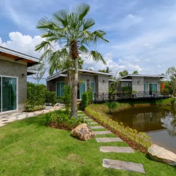 Loftpical Resort Отели рядом с достопримечательностью «Ват Си Сунтхон»