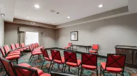 Holiday Inn Express & Suites ST. Cloud