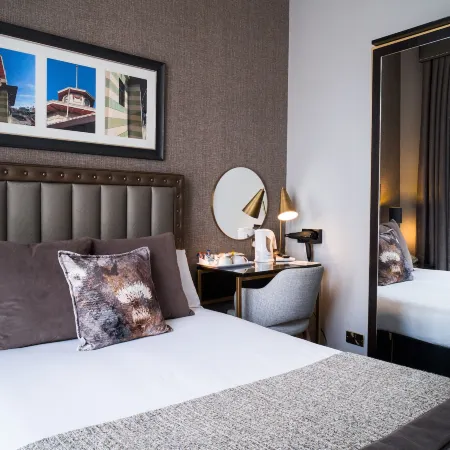 Number 10 Hotel