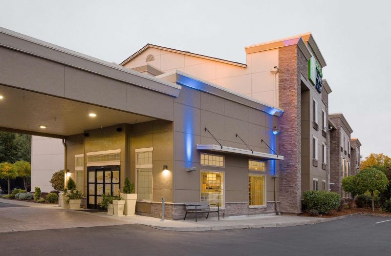 Holiday Inn Express & Suites Hood River by IHG