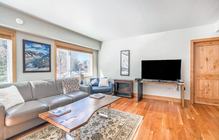 Ice House Suites and Condominiums